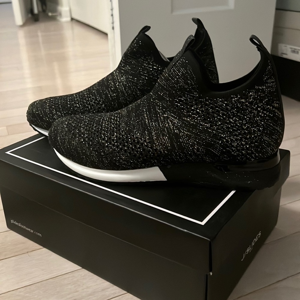 J/SLIDES SNEAKERS BLACK WHITE Size 8 NEW IN BOX